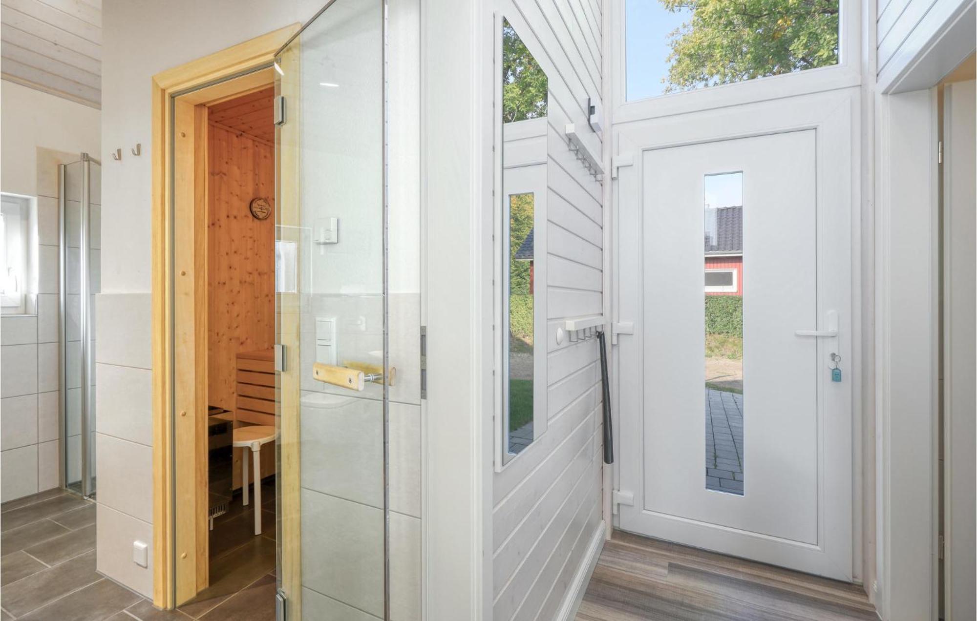 Stunning Home In Krems Ii-Warderbrueck With Wifi Gols Exterior foto